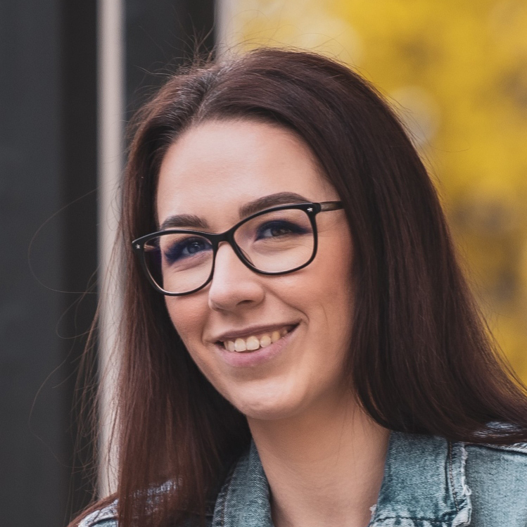 Evelin Takacs-Toth